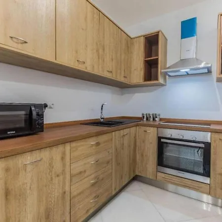 Two Bedroom 1 Minute Away From The Seafront * 马尔萨什洛克