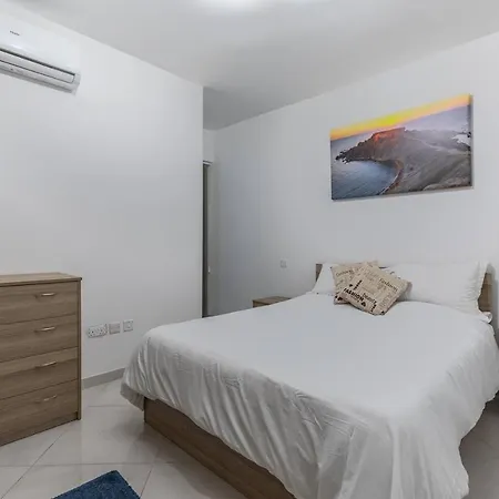 Two Bedroom 1 Minute Away From The Seafront 公寓 马尔萨什洛克